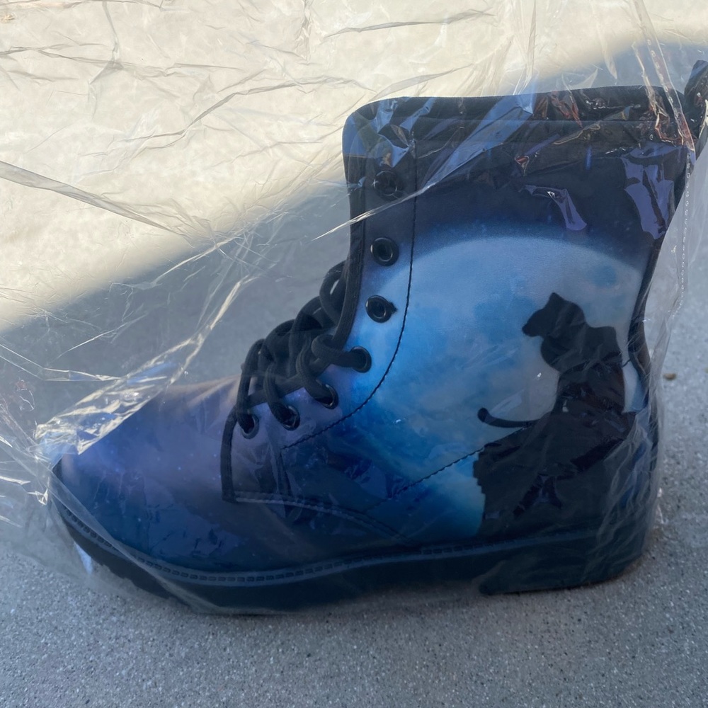 Boots - Picture 5 of 6